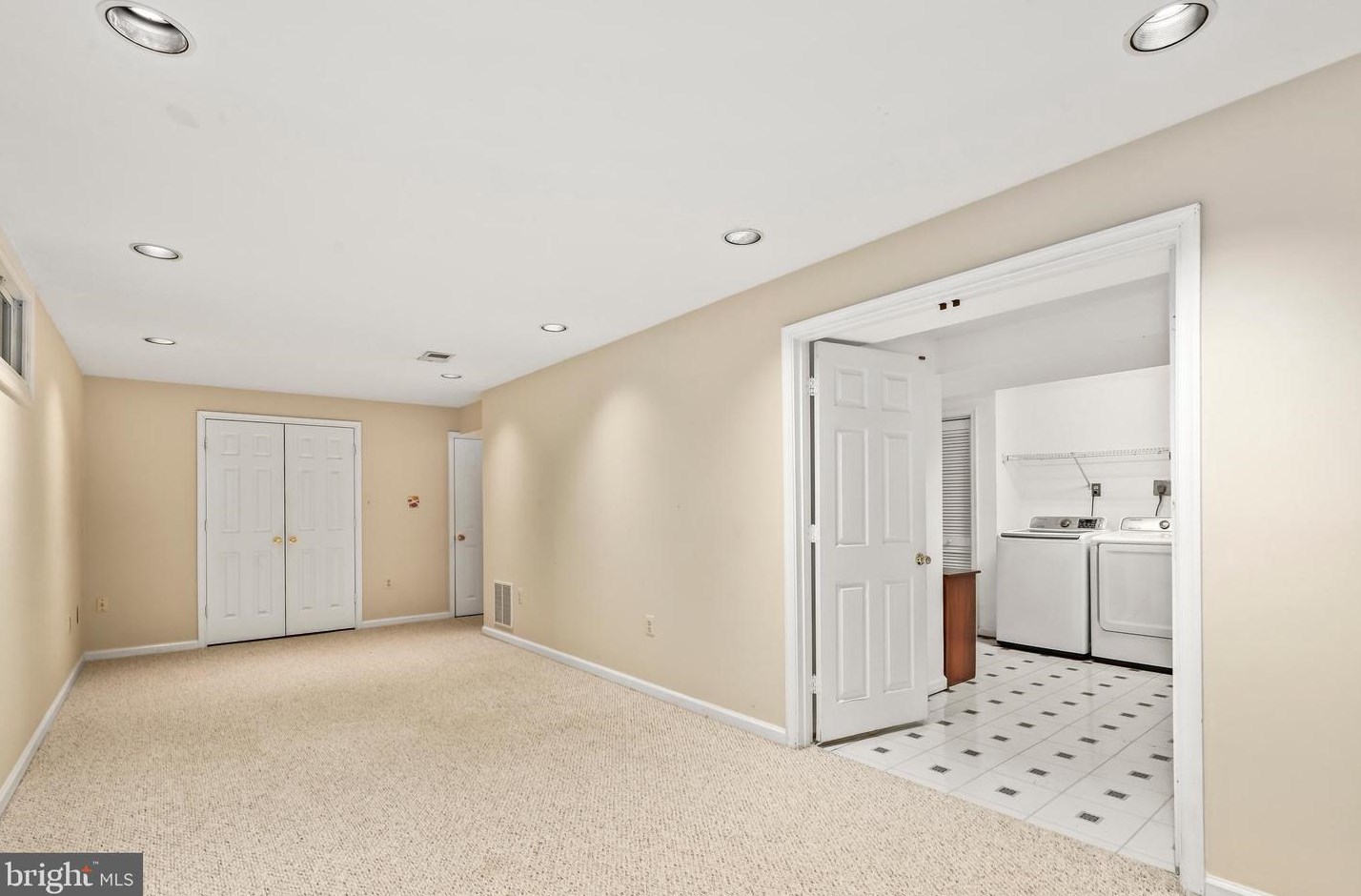 5574 Cedar Break Dr, Centreville VA  20120-3325 exterior