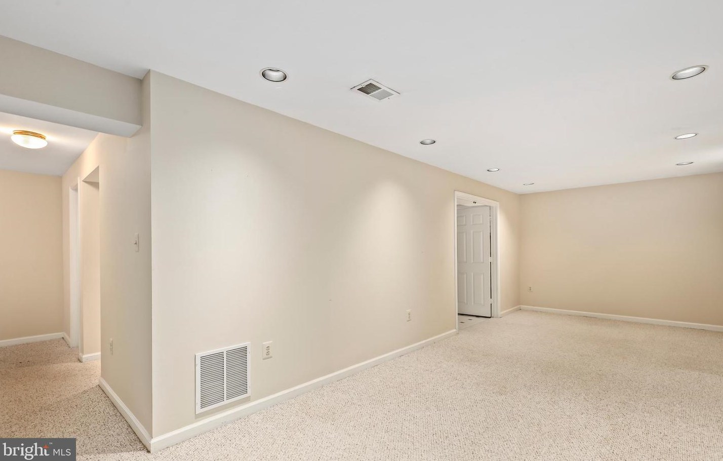 5574 Cedar Break Dr, Centreville VA  20120-3325 exterior