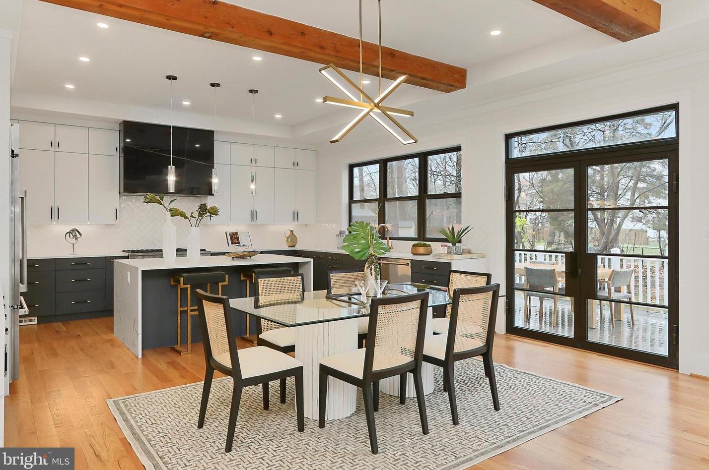 1206 Cottage St, Vienna VA  22180-6704 exterior