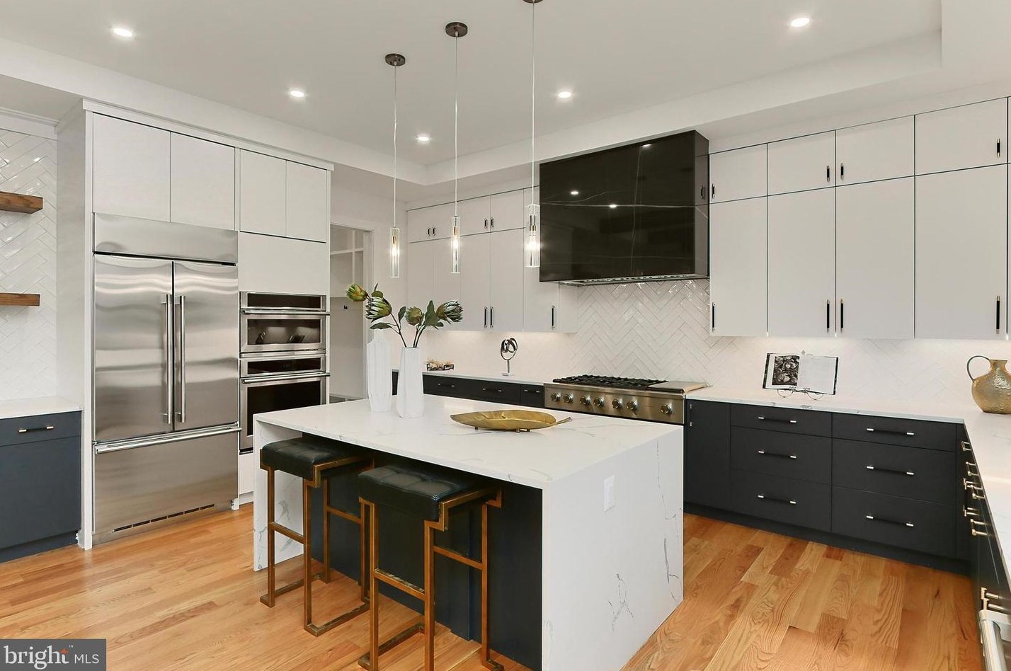 1206 Cottage St, Vienna VA  22180-6704 exterior