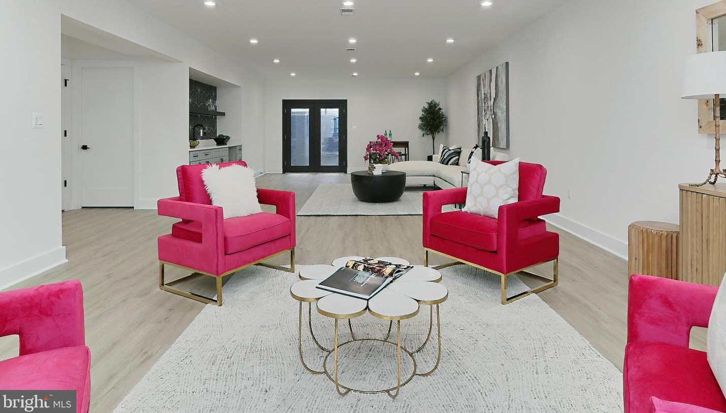 1206 Cottage St, Vienna VA  22180-6704 exterior