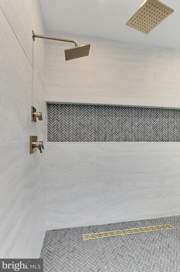 1206 Cottage St, Vienna VA  22180-6704 exterior