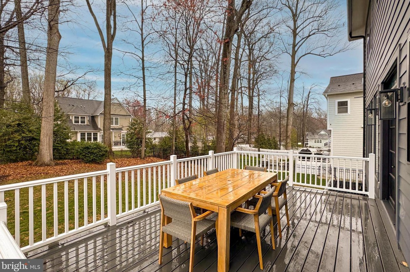 1206 Cottage St, Vienna VA  22180-6704 exterior