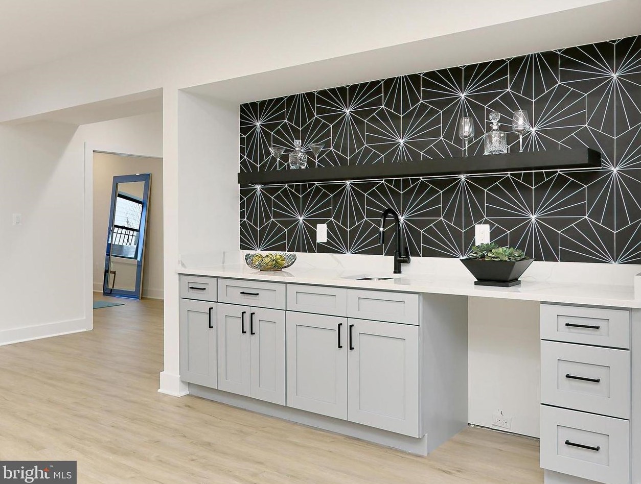 1206 Cottage St, Vienna VA  22180-6704 exterior