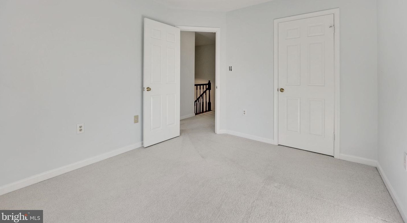 6740 Sunset Woods Ct, Springfield VA  22015-4241 exterior