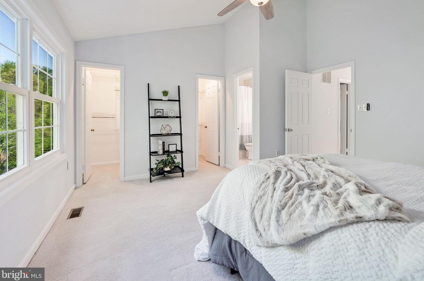 6740 Sunset Woods Ct, Springfield VA  22015-4241 exterior