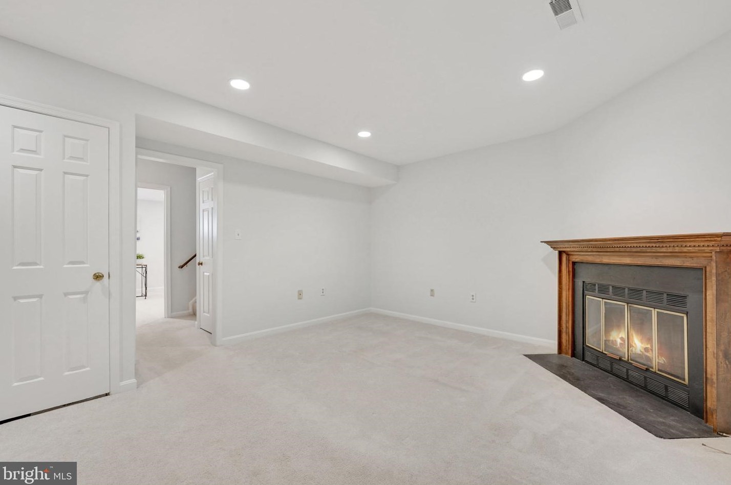 6740 Sunset Woods Ct, Springfield VA  22015-4241 exterior