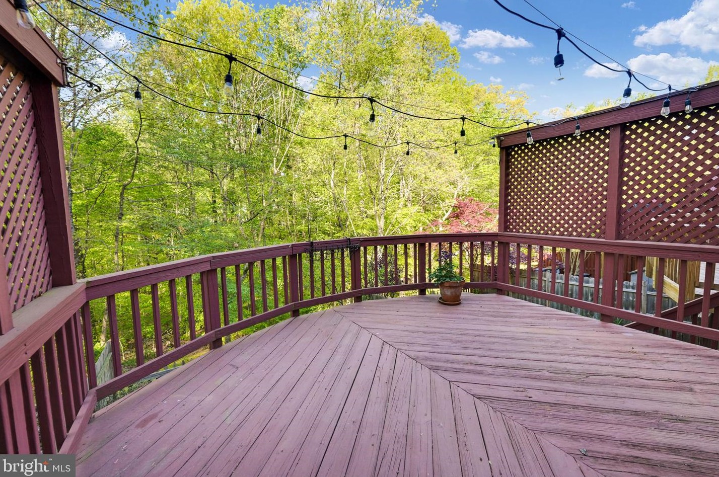 6740 Sunset Woods Ct, Springfield VA  22015-4241 exterior