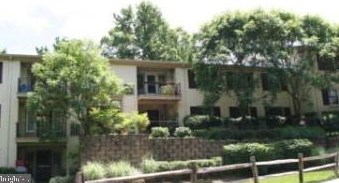5809 Cambridge Dr, Springfield VA  22152-1115 exterior