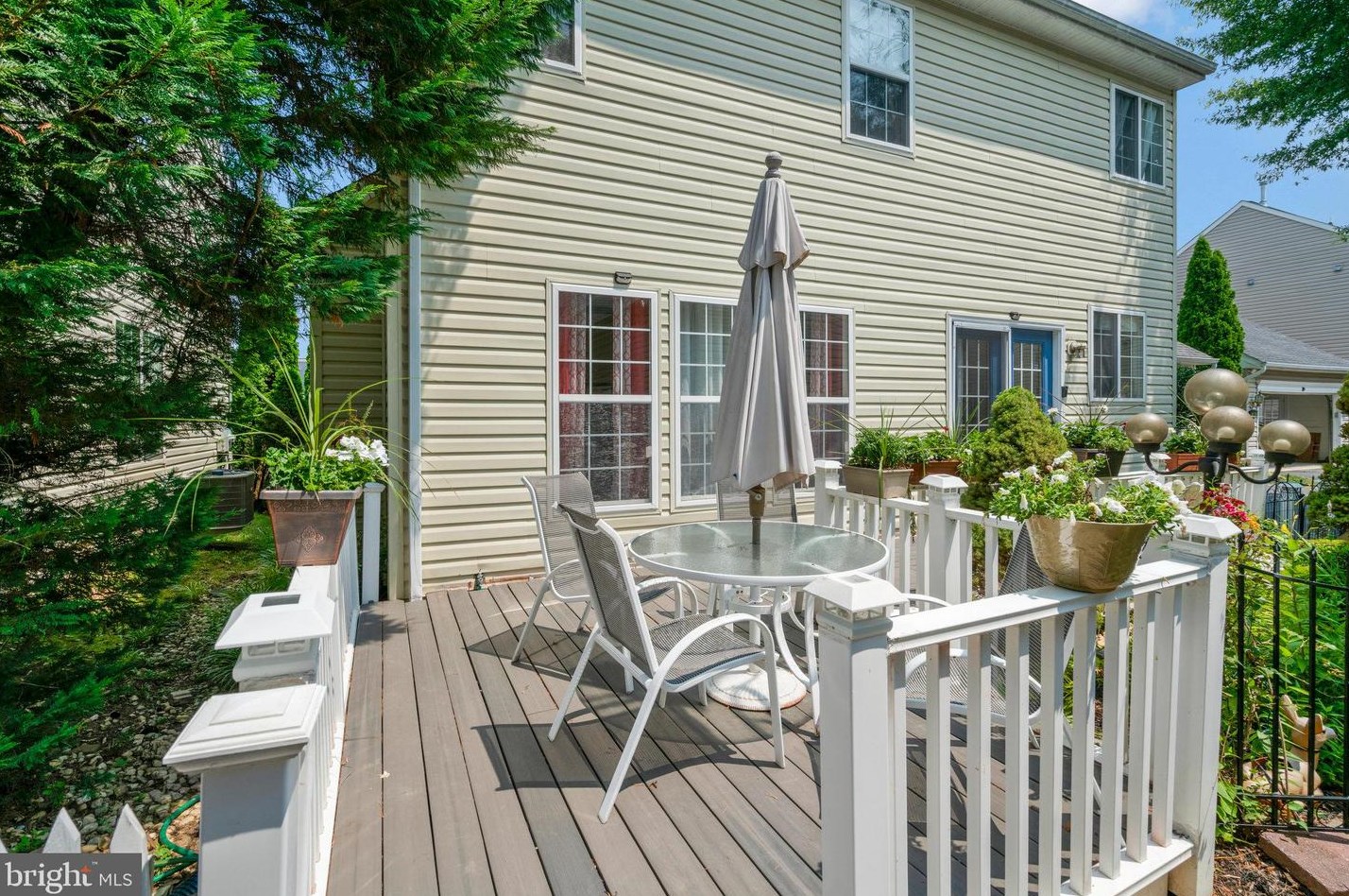 8148 Gilroy Dr, Lorton VA 22079-2938 exterior