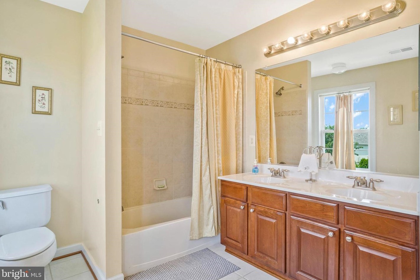 8148 Gilroy Dr, Lorton VA 22079-2938 exterior