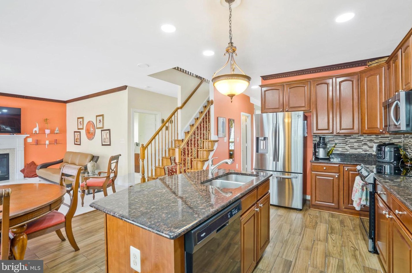 8148 Gilroy Dr, Lorton VA 22079-2938 exterior