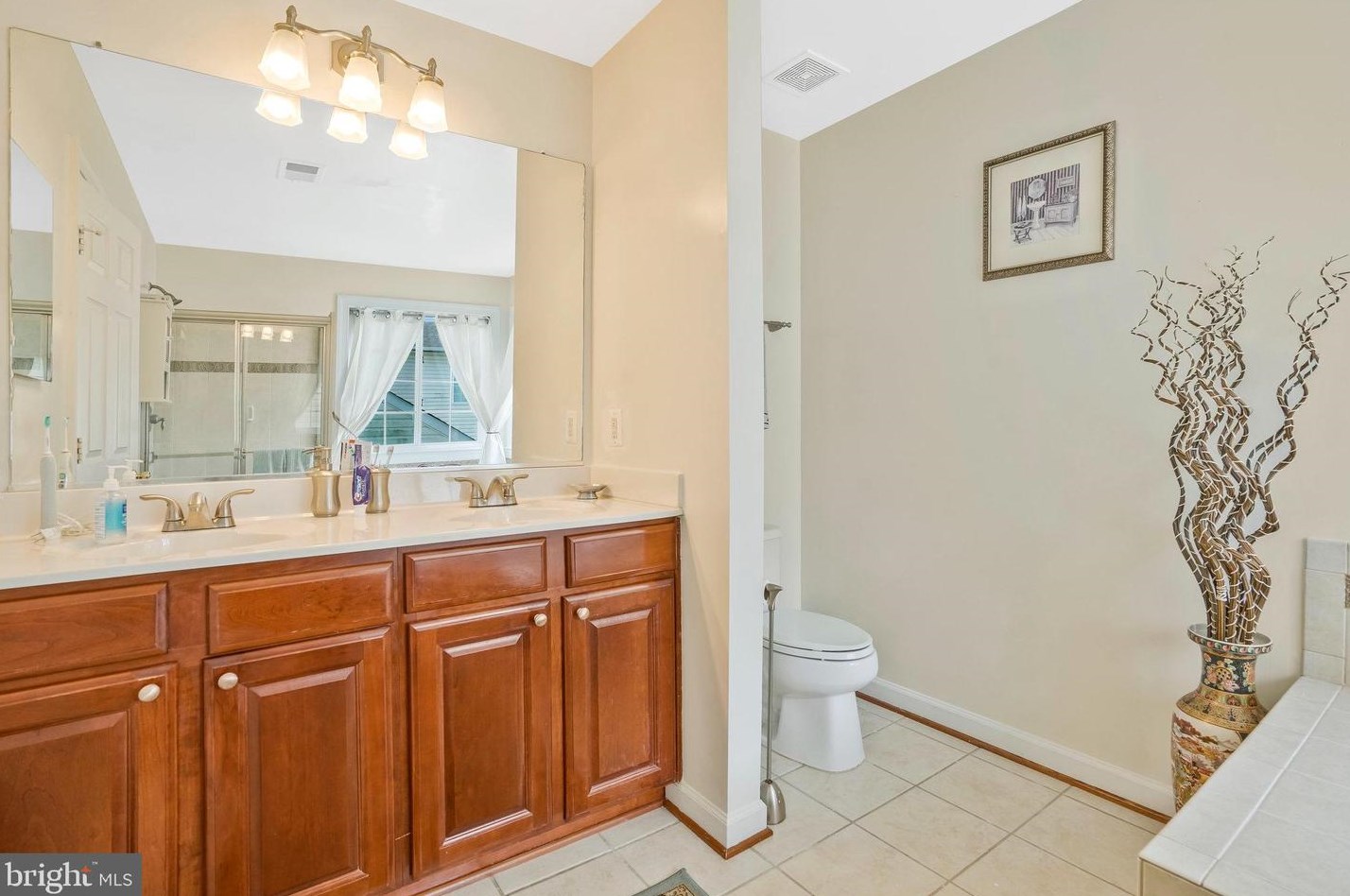 8148 Gilroy Dr, Lorton VA 22079-2938 exterior