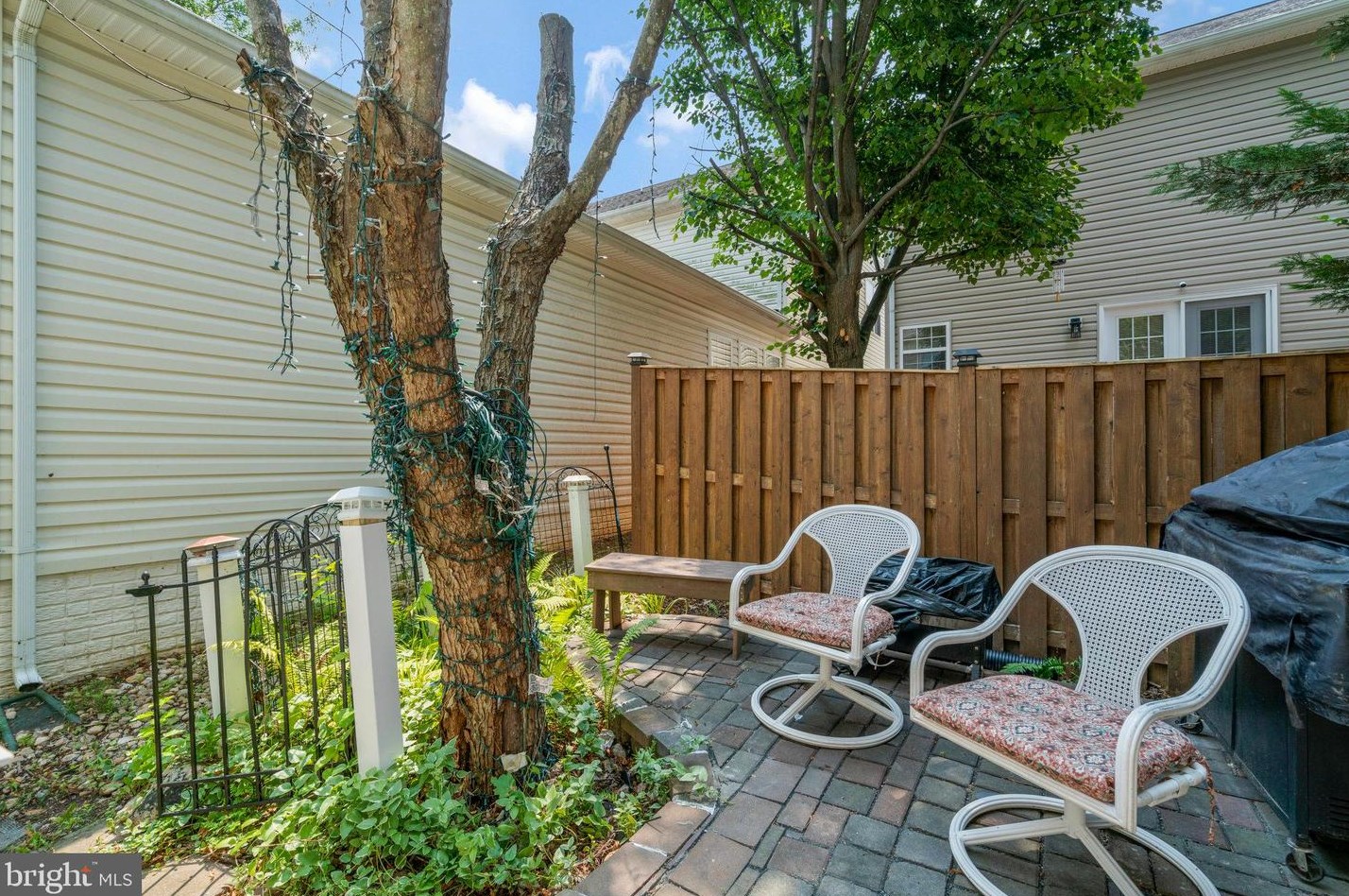 8148 Gilroy Dr, Lorton VA 22079-2938 exterior