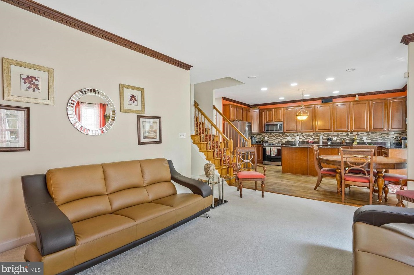 8148 Gilroy Dr, Lorton VA 22079-2938 exterior