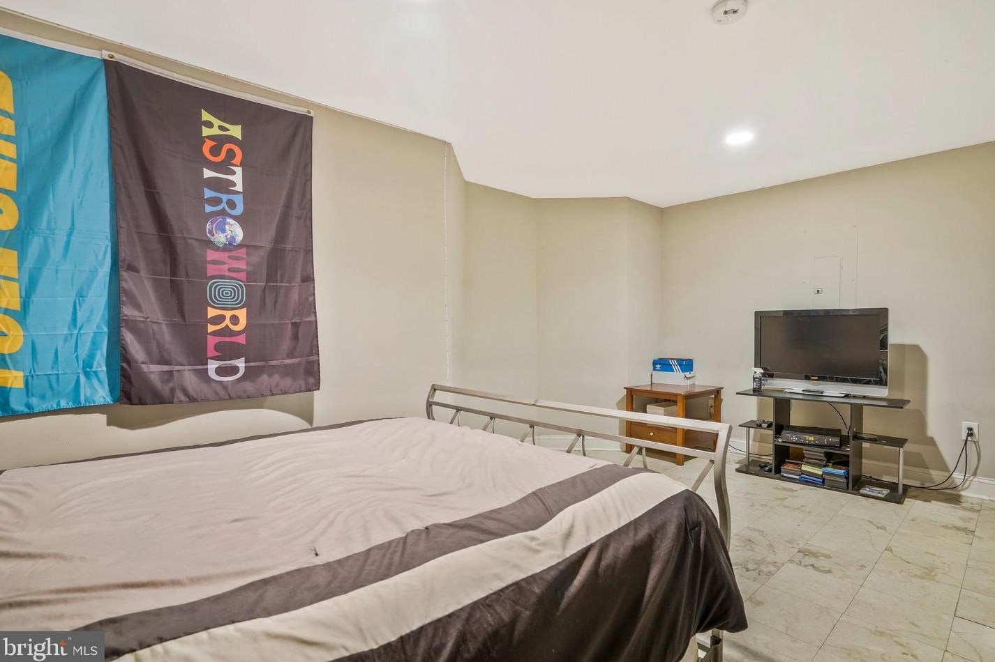 8148 Gilroy Dr, Lorton VA 22079-2938 exterior