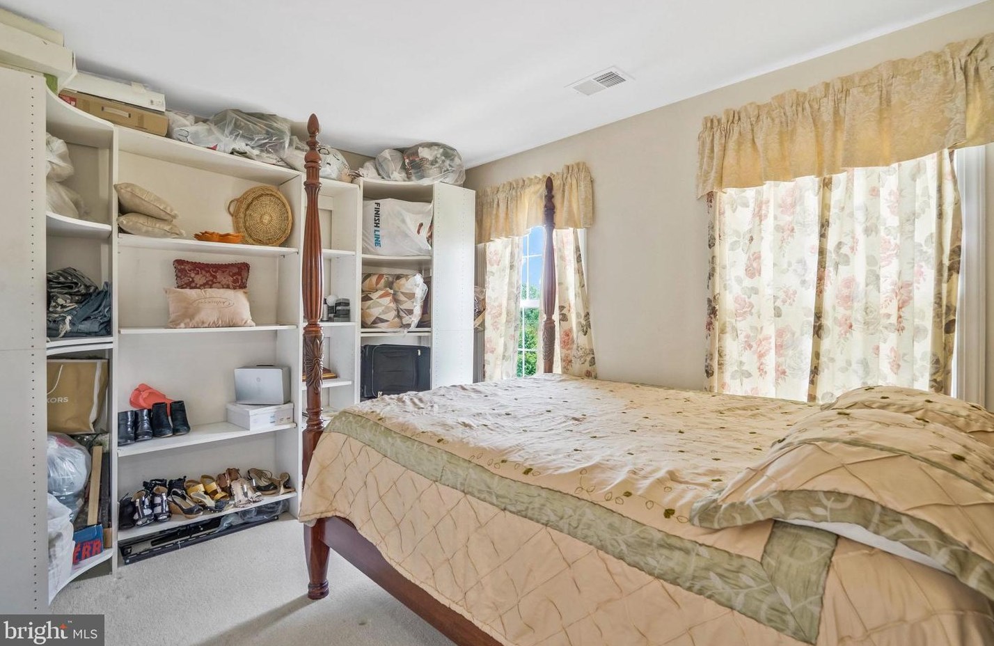 8148 Gilroy Dr, Lorton VA 22079-2938 exterior