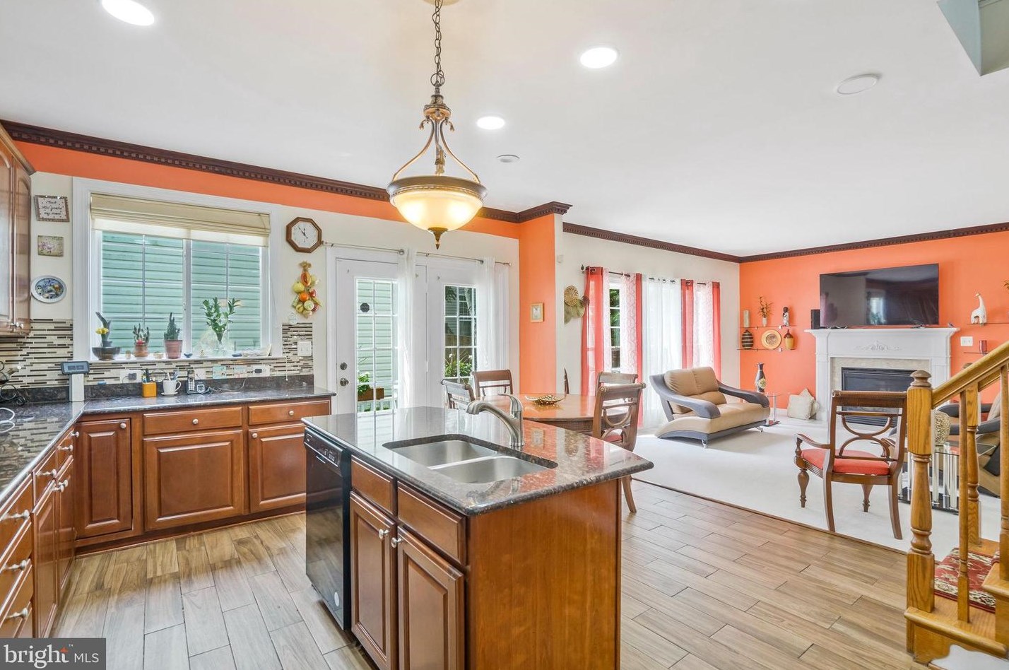 8148 Gilroy Dr, Lorton VA 22079-2938 exterior