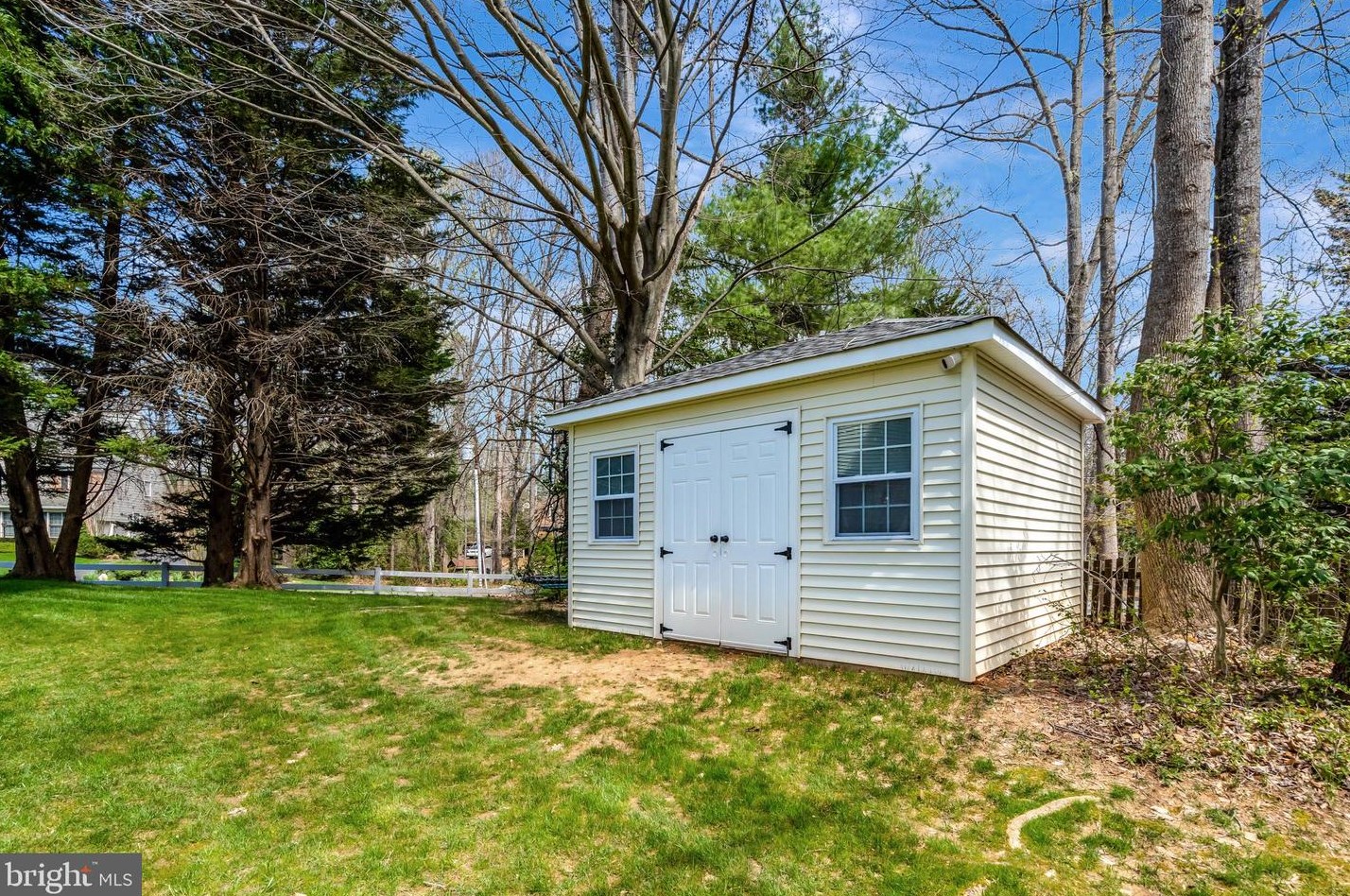 10106 Deckhand Dr, Springfield VA  22015-3933 exterior