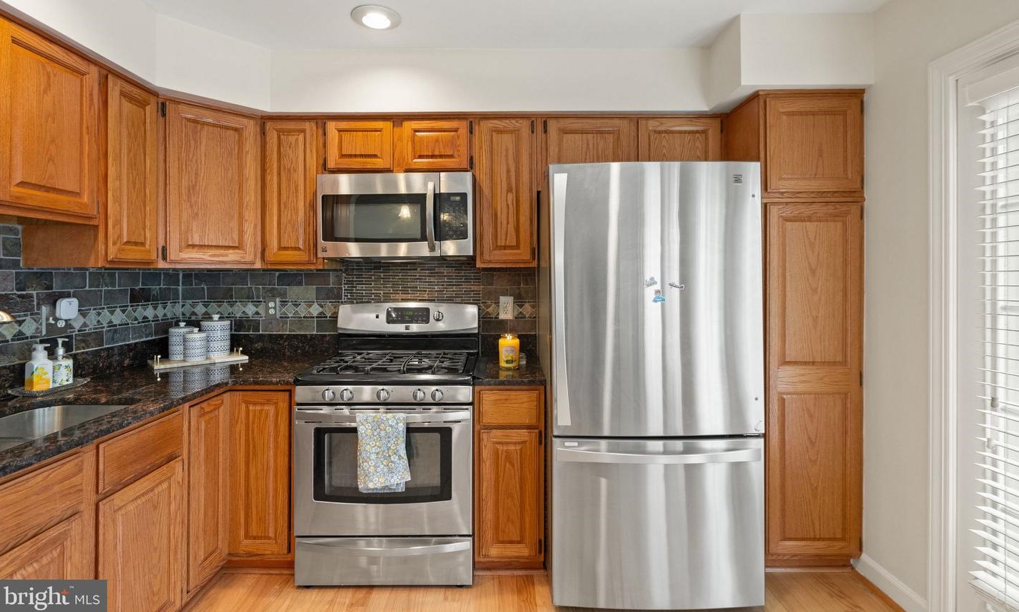 12704 Dogwood Hills Ln, Fairfax VA  22033-3243 exterior