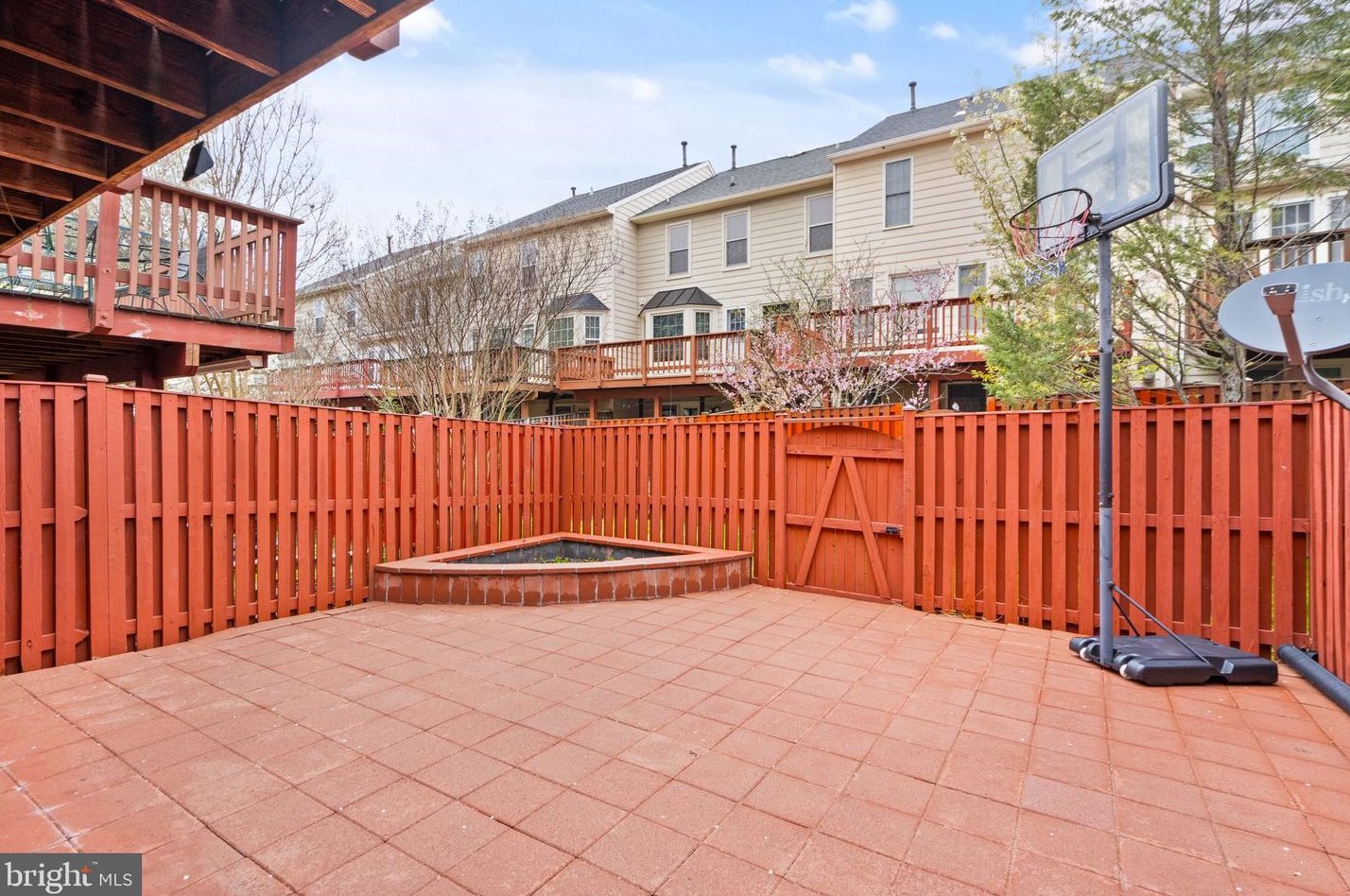 12704 Dogwood Hills Ln, Fairfax VA  22033-3243 exterior