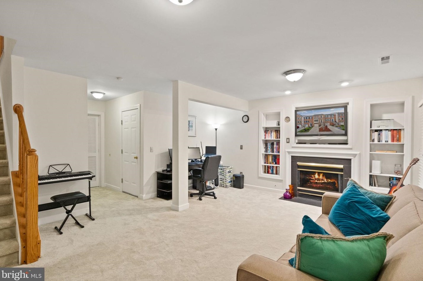 12704 Dogwood Hills Ln, Fairfax VA  22033-3243 exterior