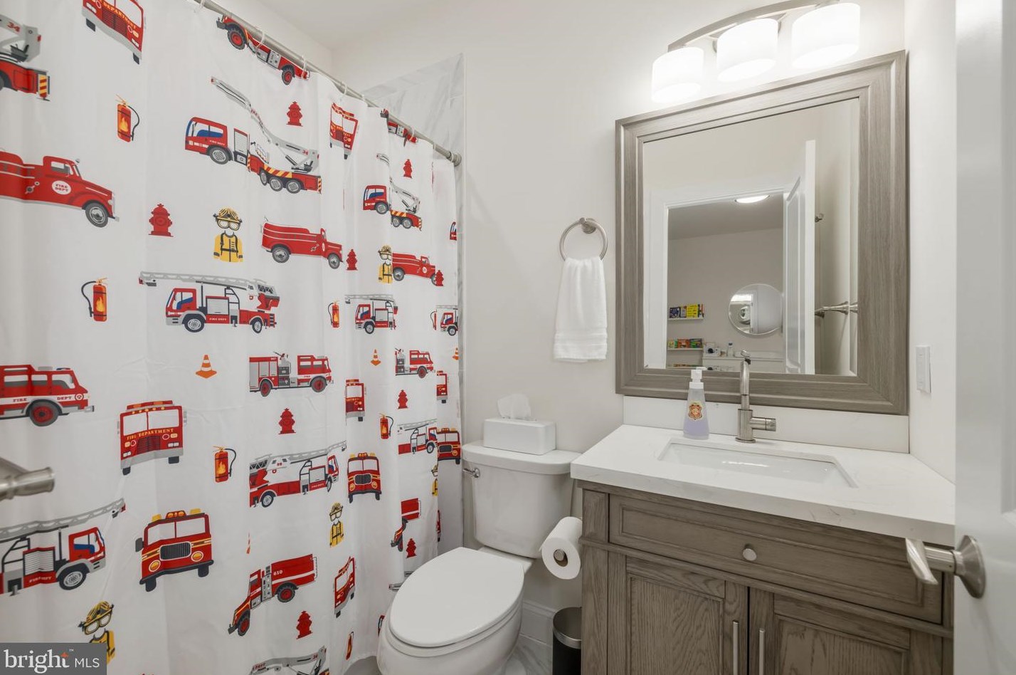 6031 Kathmoor Dr, Alexandria VA 22310-1730 exterior