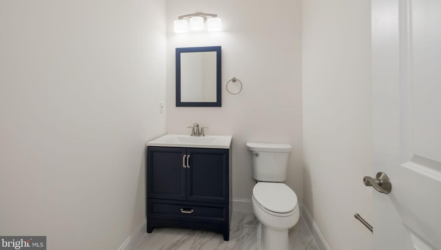 6031 Kathmoor Dr, Alexandria VA 22310-1730 exterior