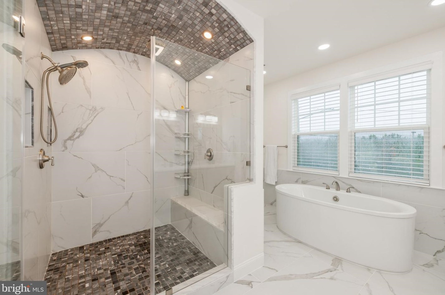 6031 Kathmoor Dr, Alexandria VA 22310-1730 exterior