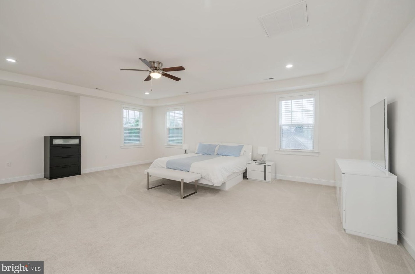 6031 Kathmoor Dr, Alexandria VA 22310-1730 exterior