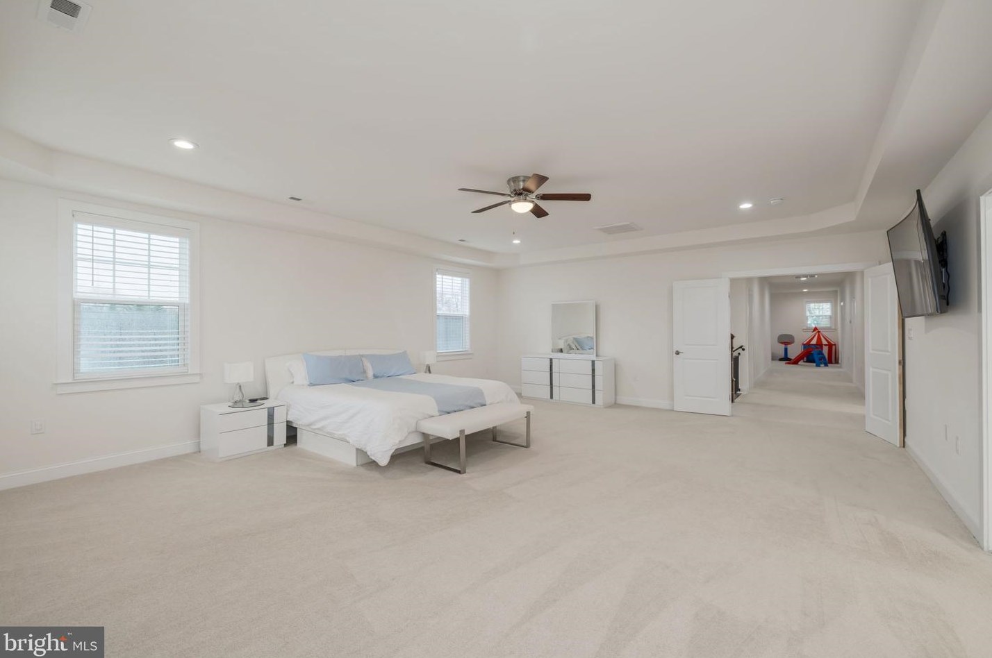 6031 Kathmoor Dr, Alexandria VA 22310-1730 exterior