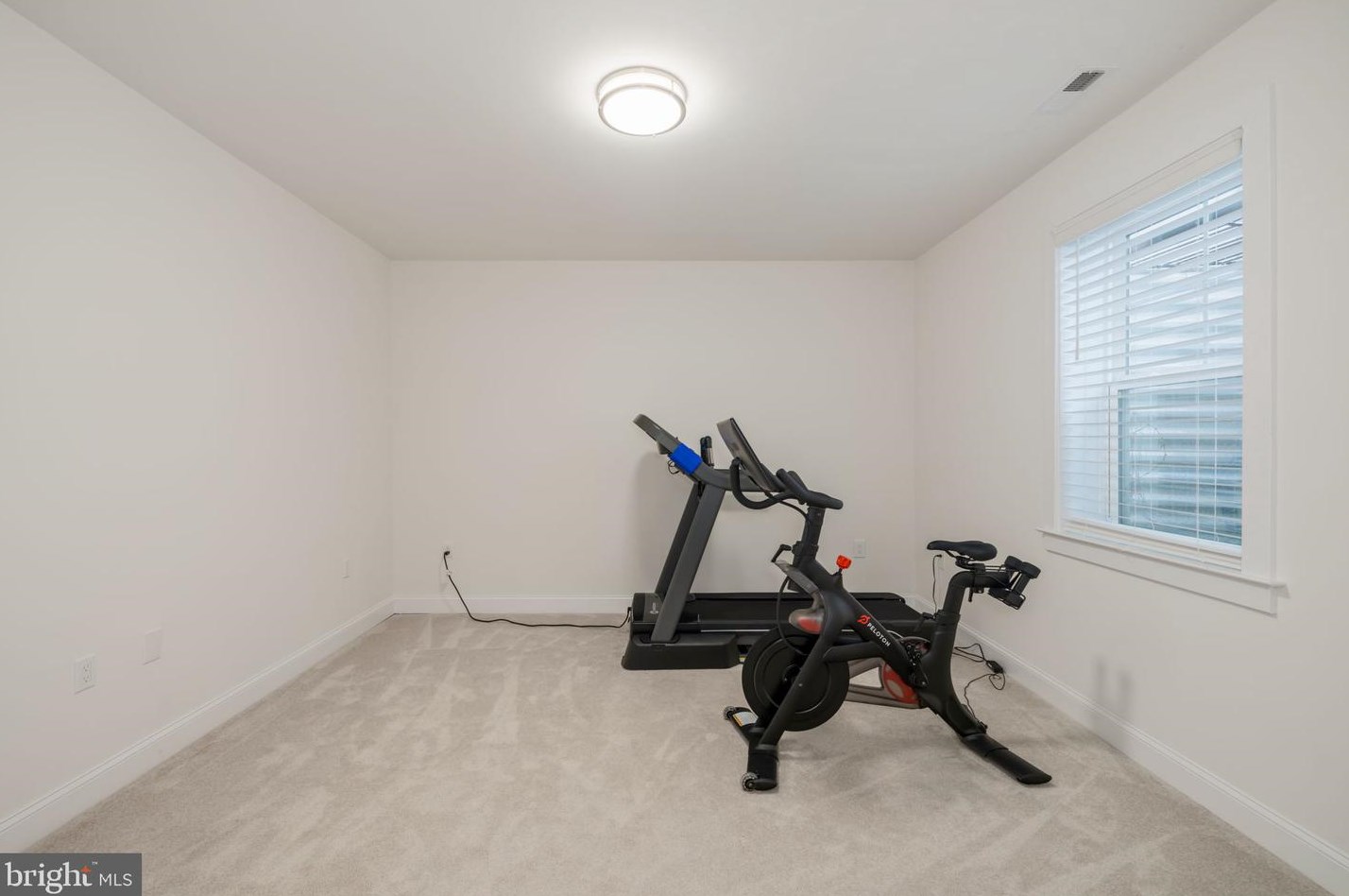 6031 Kathmoor Dr, Alexandria VA 22310-1730 exterior