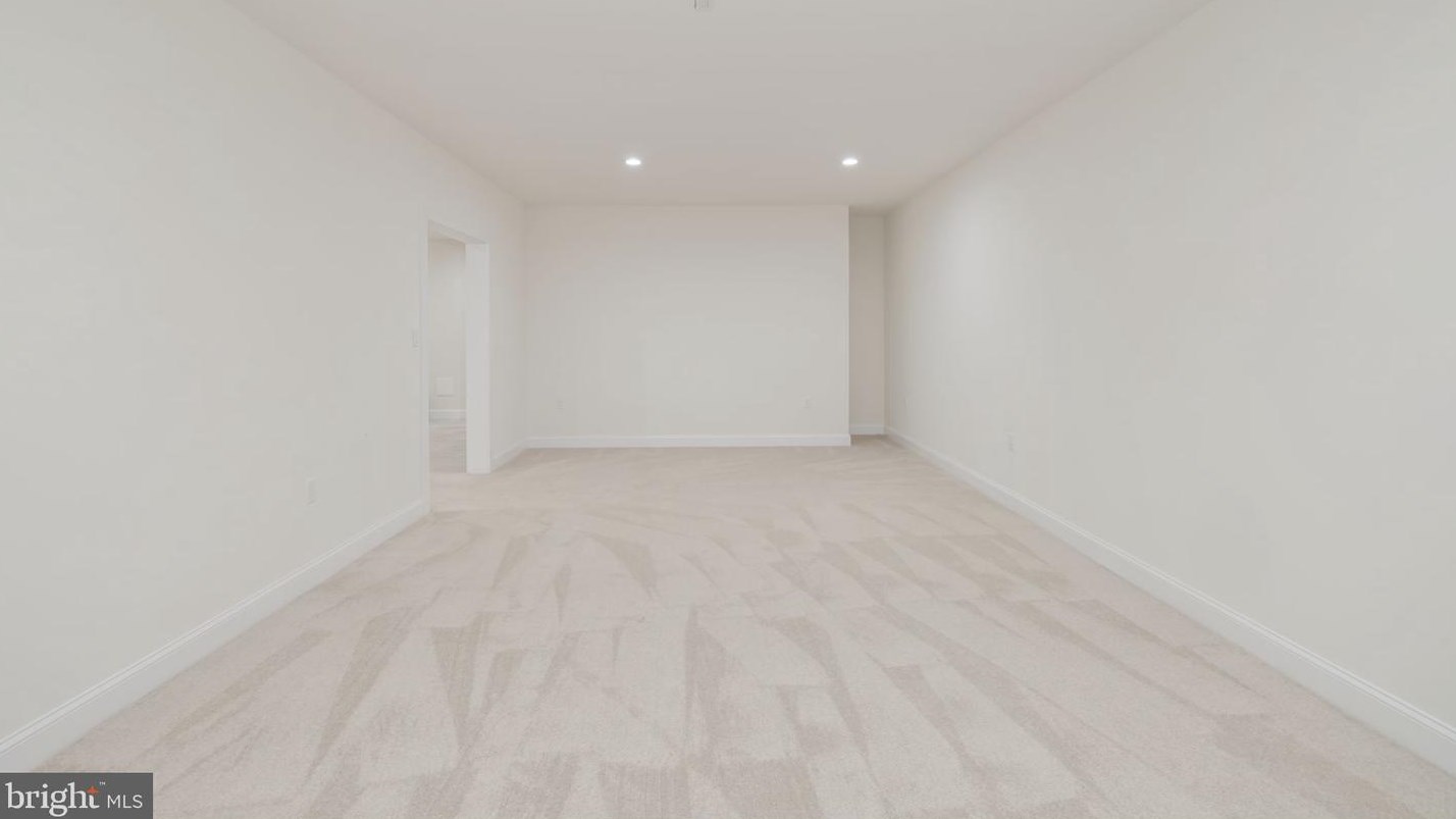 6031 Kathmoor Dr, Alexandria VA 22310-1730 exterior