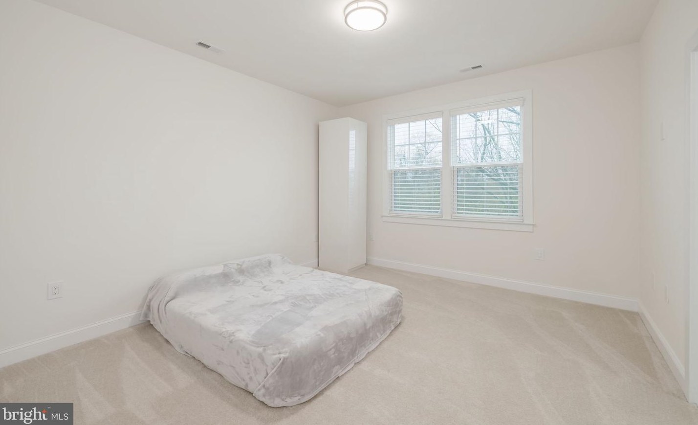 6031 Kathmoor Dr, Alexandria VA 22310-1730 exterior