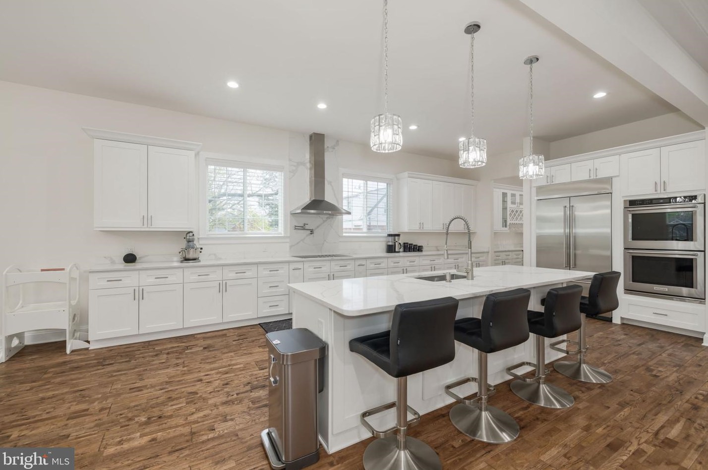 6031 Kathmoor Dr, Alexandria VA 22310-1730 exterior