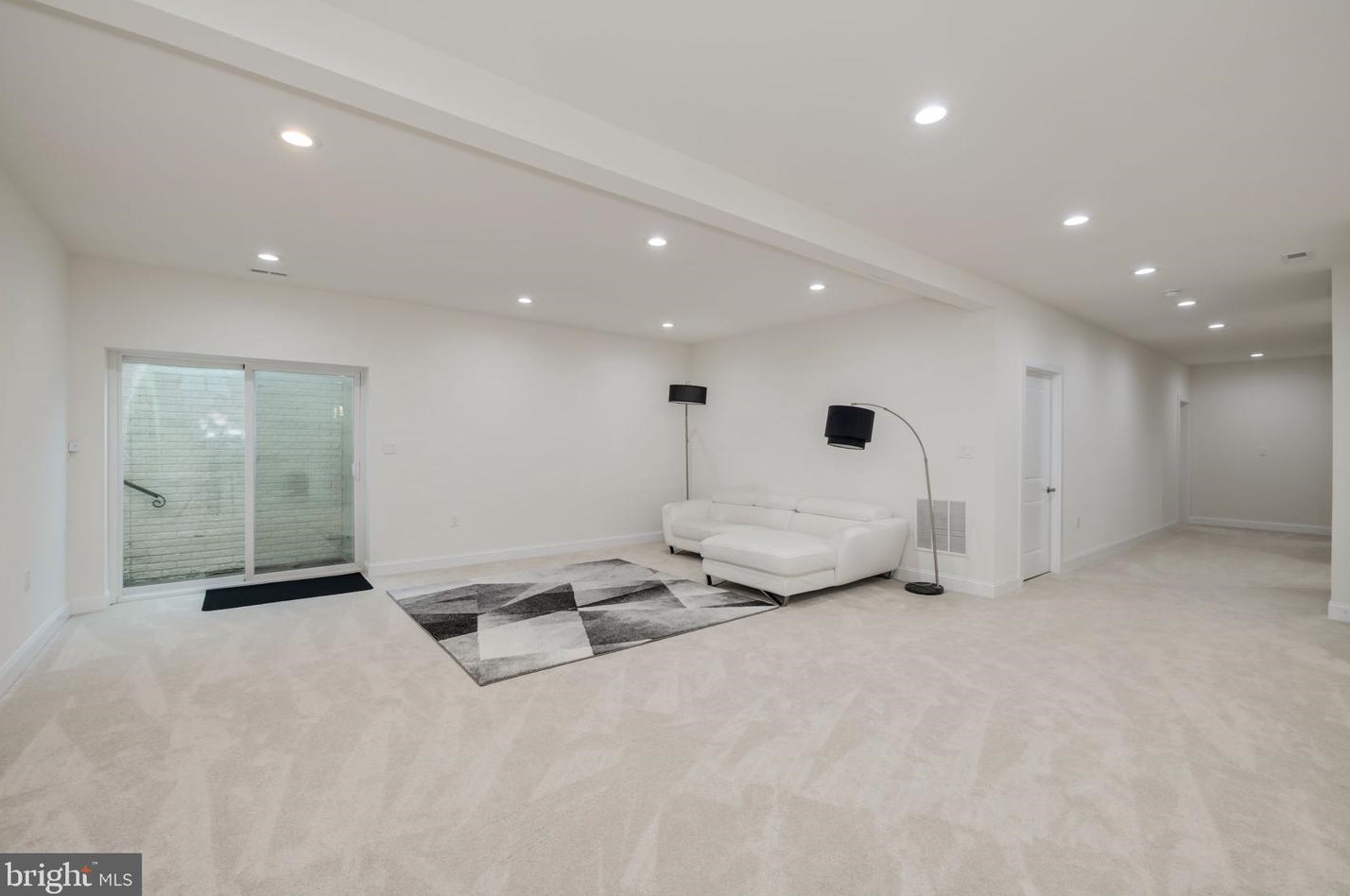 6031 Kathmoor Dr, Alexandria VA 22310-1730 exterior