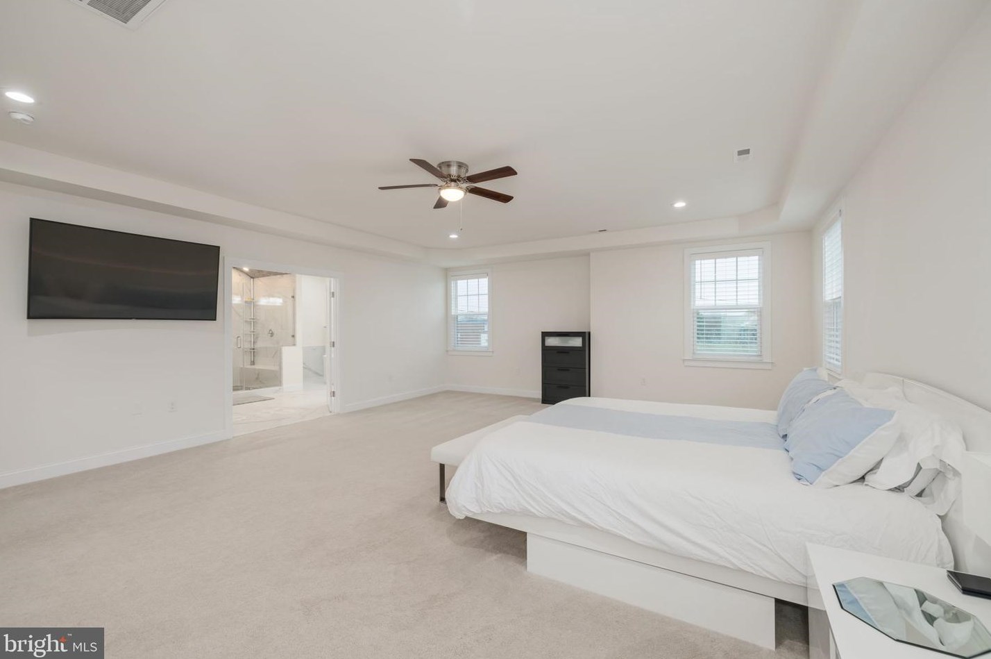 6031 Kathmoor Dr, Alexandria VA 22310-1730 exterior