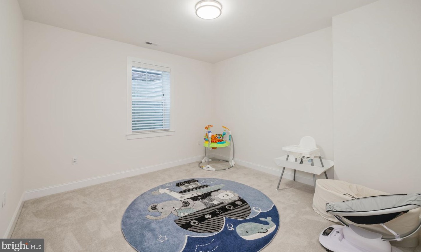 6031 Kathmoor Dr, Alexandria VA 22310-1730 exterior