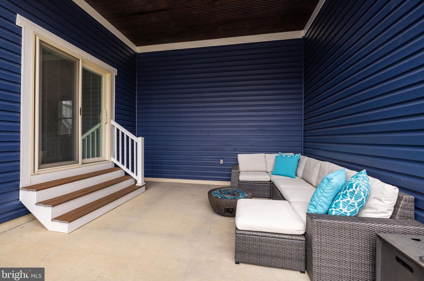 6031 Kathmoor Dr, Alexandria VA 22310-1730 exterior