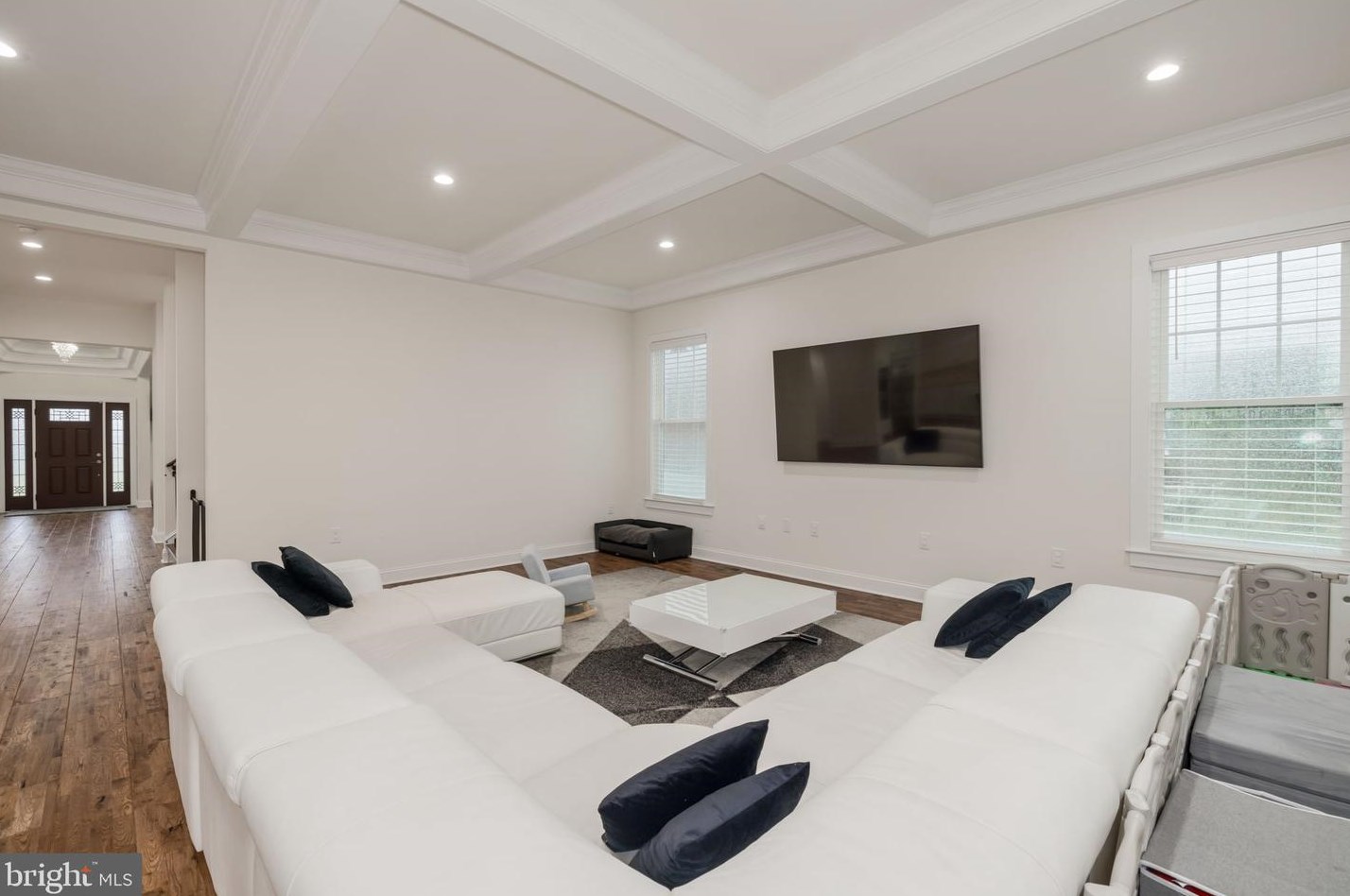 6031 Kathmoor Dr, Alexandria VA 22310-1730 exterior