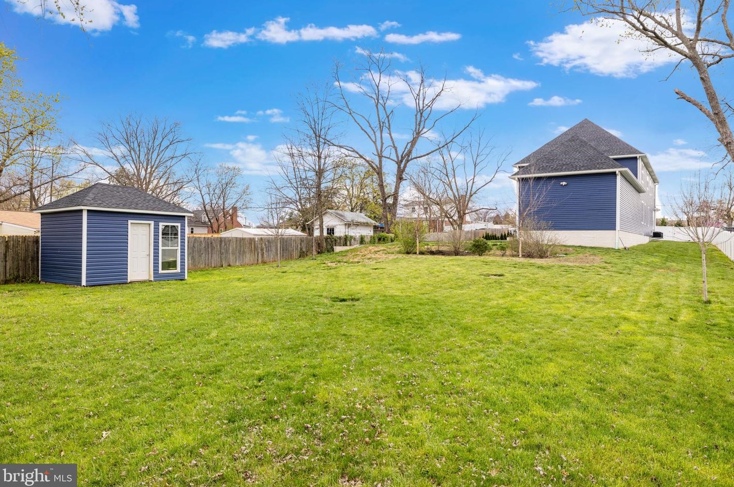 6031 Kathmoor Dr, Alexandria VA 22310-1730 exterior