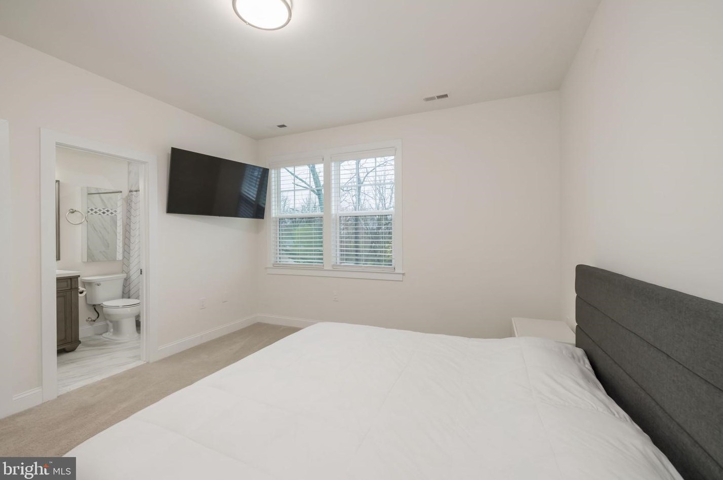 6031 Kathmoor Dr, Alexandria VA 22310-1730 exterior