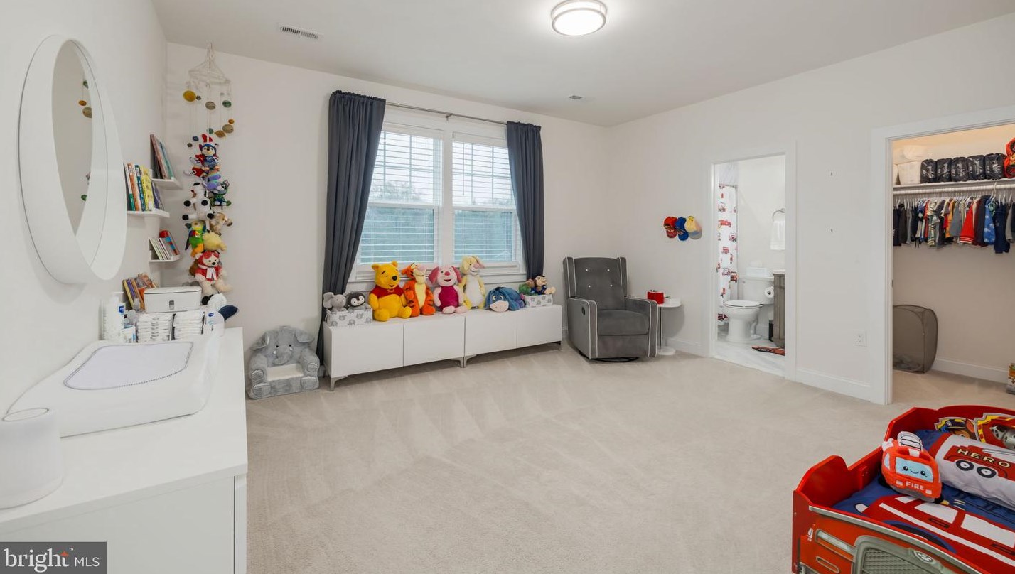 6031 Kathmoor Dr, Alexandria VA 22310-1730 exterior