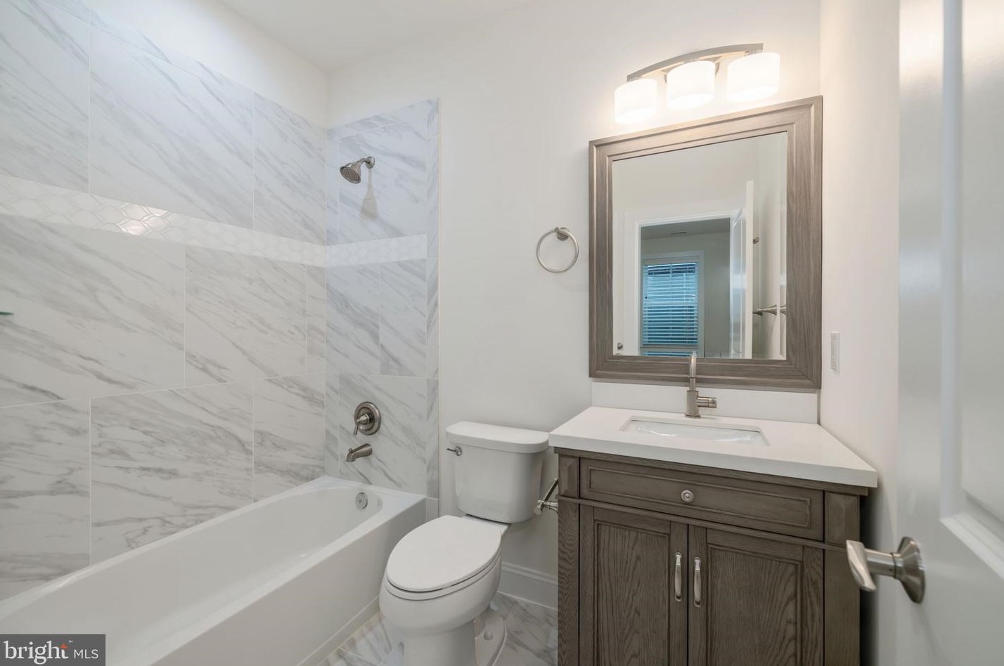 6031 Kathmoor Dr, Alexandria VA 22310-1730 exterior