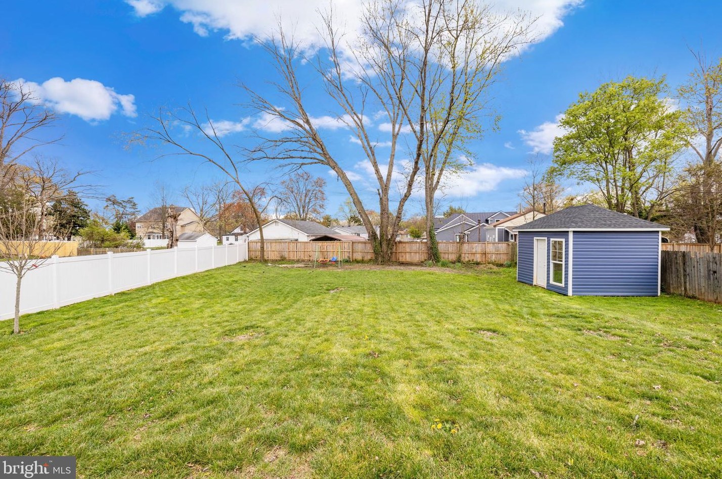 6031 Kathmoor Dr, Alexandria VA 22310-1730 exterior