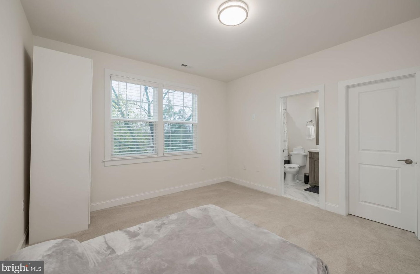 6031 Kathmoor Dr, Alexandria VA 22310-1730 exterior