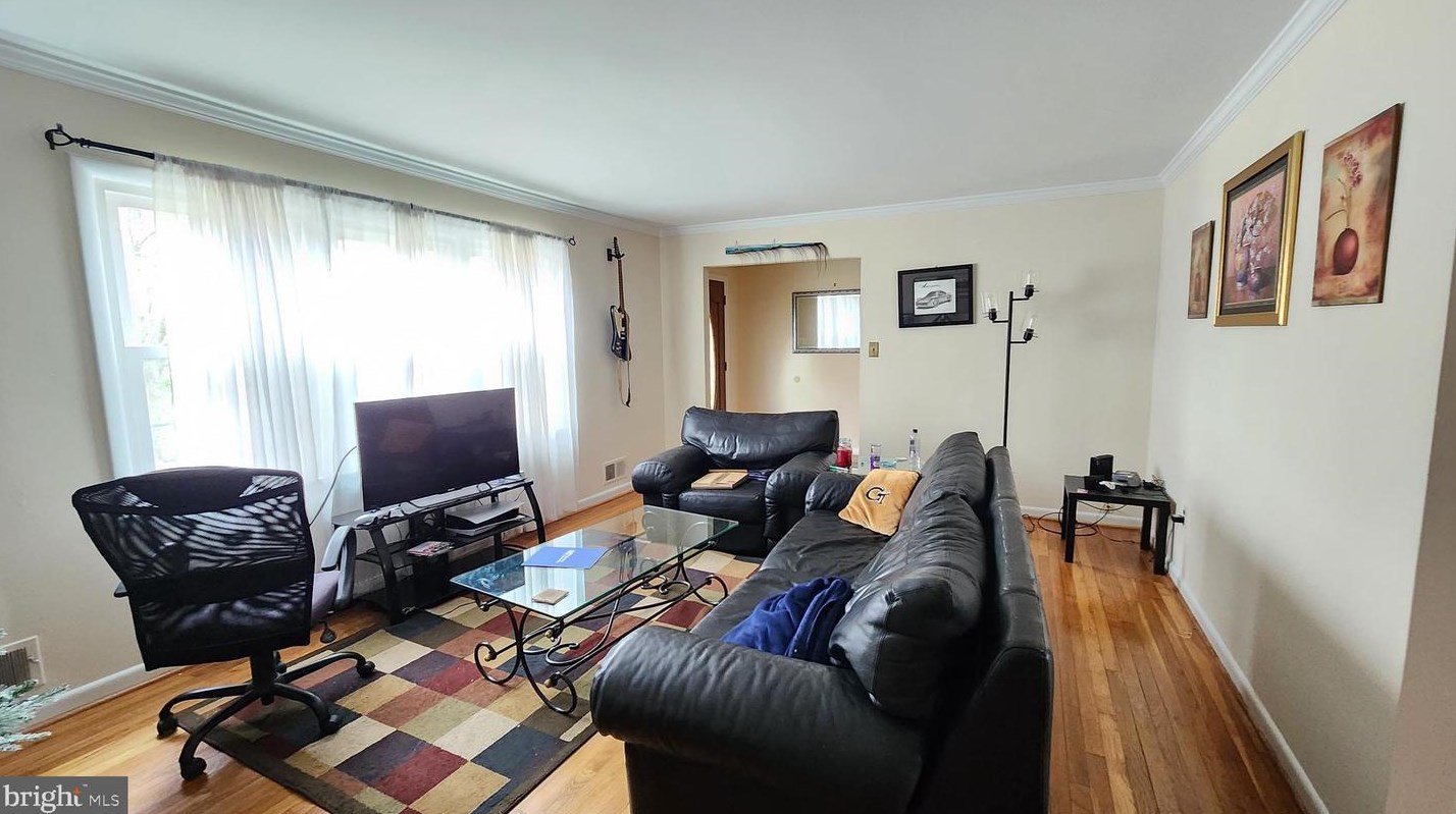 1601 Cool Spring Dr, Alexandria VA  22308-1622 exterior