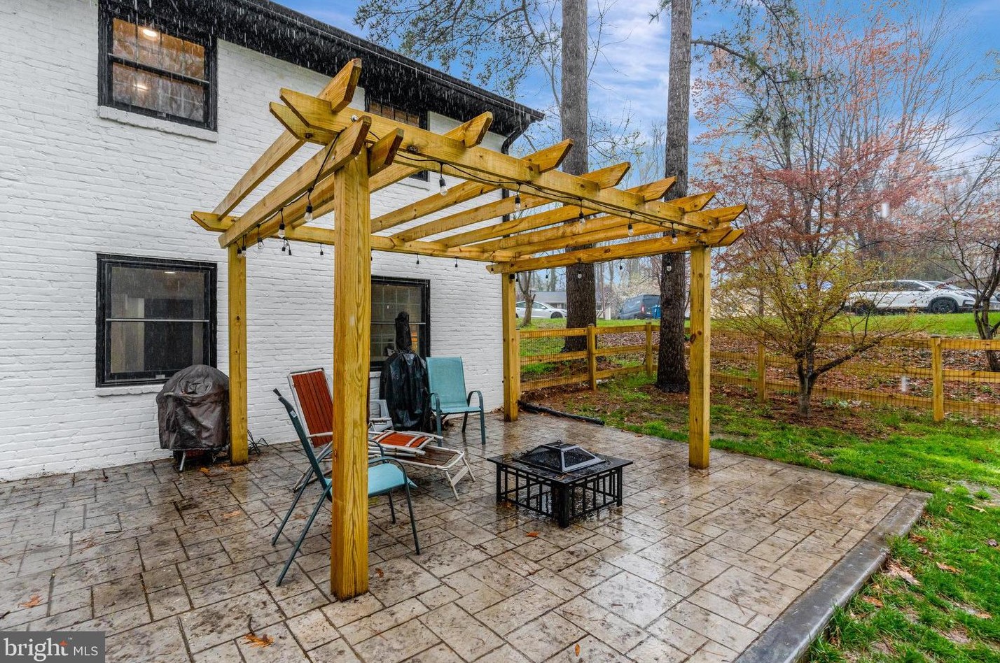 5208 Easton Dr, Springfield VA  22151-3010 exterior