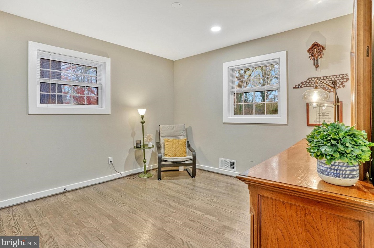 5208 Easton Dr, Springfield VA  22151-3010 exterior