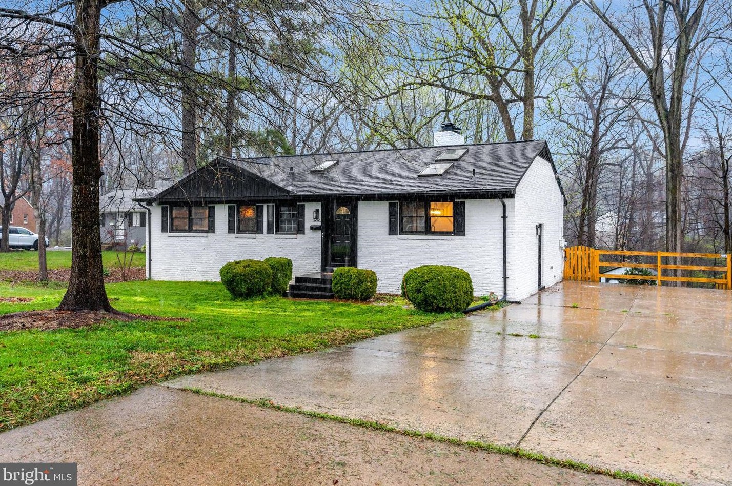 5208 Easton Dr, Springfield VA  22151-3010 exterior